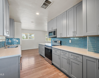 1022 W Elna Rae Street - Photo Thumbnail 13