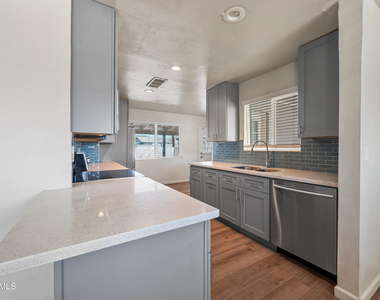 1022 W Elna Rae Street - Photo Thumbnail 12