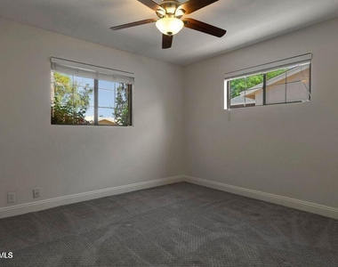 4140 N 35th Way - Photo Thumbnail 18