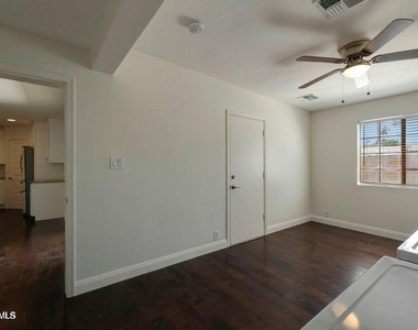 4140 N 35th Way - Photo Thumbnail 22