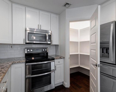 4140 N 35th Way - Photo Thumbnail 6