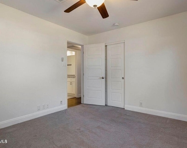 4140 N 35th Way - Photo Thumbnail 19