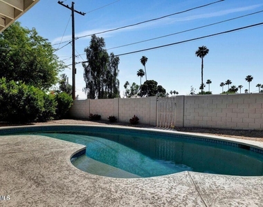 4140 N 35th Way - Photo Thumbnail 23