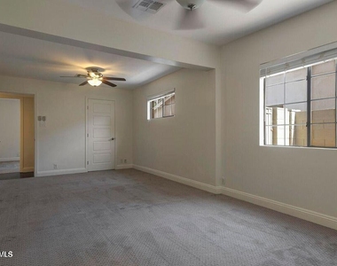 4140 N 35th Way - Photo Thumbnail 13