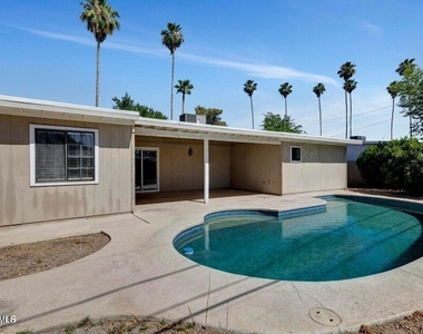 4140 N 35th Way - Photo Thumbnail 24