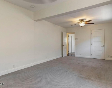 4140 N 35th Way - Photo Thumbnail 12
