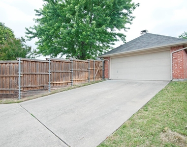 7757 Lancelot Road - Photo Thumbnail 7