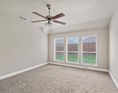 808 Kinghaven Drive - Photo Thumbnail 11