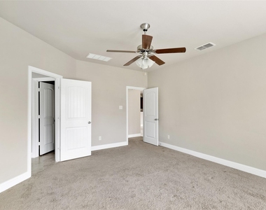 808 Kinghaven Drive - Photo Thumbnail 13