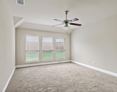 808 Kinghaven Drive - Photo Thumbnail 12