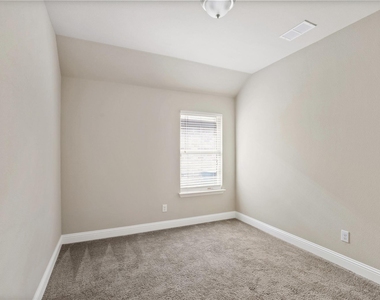 808 Kinghaven Drive - Photo Thumbnail 19