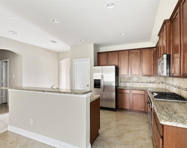 808 Kinghaven Drive - Photo Thumbnail 6