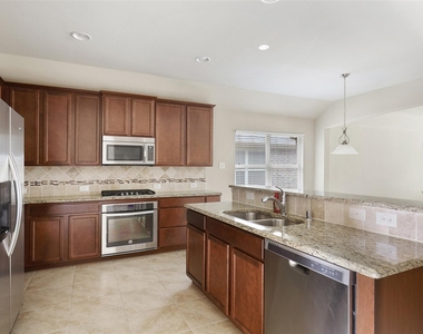 808 Kinghaven Drive - Photo Thumbnail 3