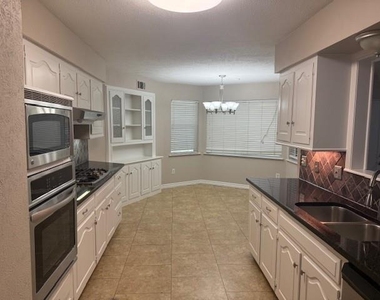 14922 Hillcrest Road - Photo Thumbnail 6