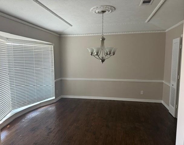 14922 Hillcrest Road - Photo Thumbnail 2