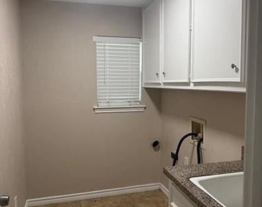 14922 Hillcrest Road - Photo Thumbnail 8
