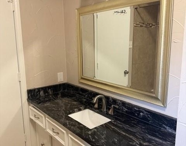 14922 Hillcrest Road - Photo Thumbnail 11