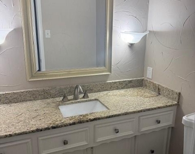 14922 Hillcrest Road - Photo Thumbnail 10