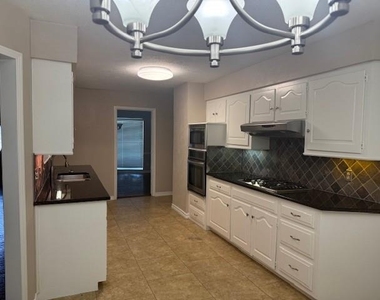 14922 Hillcrest Road - Photo Thumbnail 5