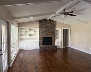 14922 Hillcrest Road - Photo Thumbnail 4