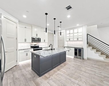 1652 Jessica Drive - Photo Thumbnail 7