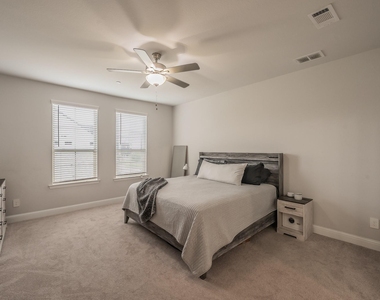 12933 Couture Drive - Photo Thumbnail 13