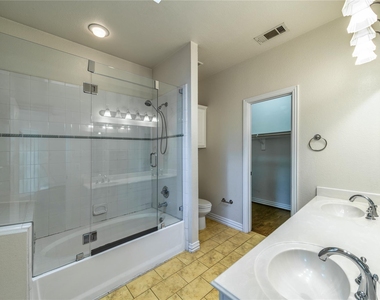 1712 Mary Street - Photo Thumbnail 11