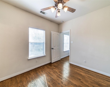 1712 Mary Street - Photo Thumbnail 12