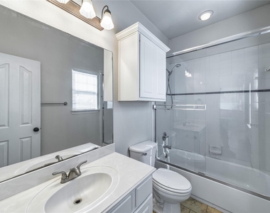 1712 Mary Street - Photo Thumbnail 13