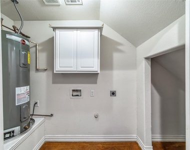 1712 Mary Street - Photo Thumbnail 14