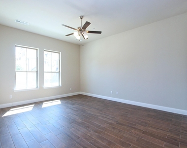 4255 Shavano Drive - Photo Thumbnail 8