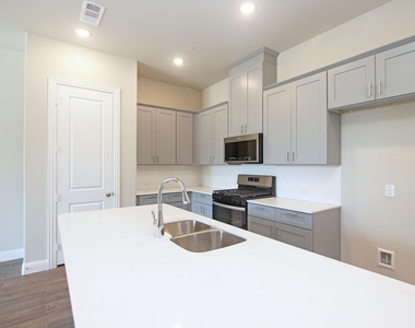 4255 Shavano Drive - Photo Thumbnail 3