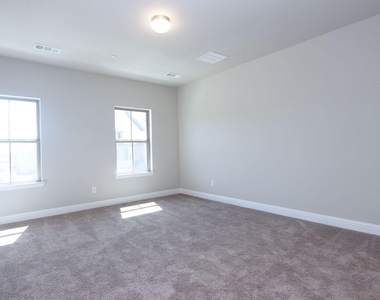 4255 Shavano Drive - Photo Thumbnail 9
