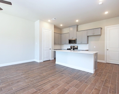4255 Shavano Drive - Photo Thumbnail 4