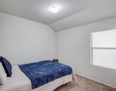 712 Gin Lake Trail - Photo Thumbnail 13