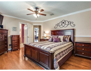 5116 Boxwood Lane - Photo Thumbnail 8