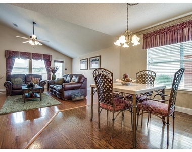 5116 Boxwood Lane - Photo Thumbnail 6
