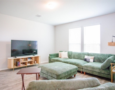 200 Lantana Trail - Photo Thumbnail 19