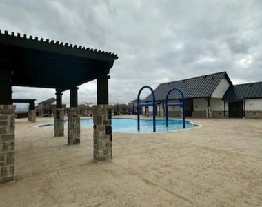 200 Lantana Trail - Photo Thumbnail 35