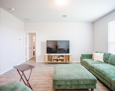 200 Lantana Trail - Photo Thumbnail 20