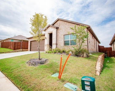 200 Lantana Trail - Photo Thumbnail 2