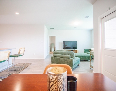 200 Lantana Trail - Photo Thumbnail 23