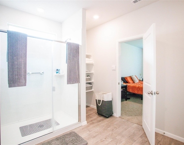200 Lantana Trail - Photo Thumbnail 9
