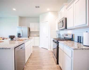 200 Lantana Trail - Photo Thumbnail 14