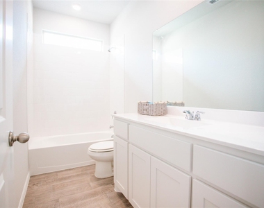 200 Lantana Trail - Photo Thumbnail 6