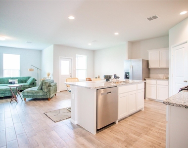 200 Lantana Trail - Photo Thumbnail 13