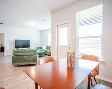 200 Lantana Trail - Photo Thumbnail 22