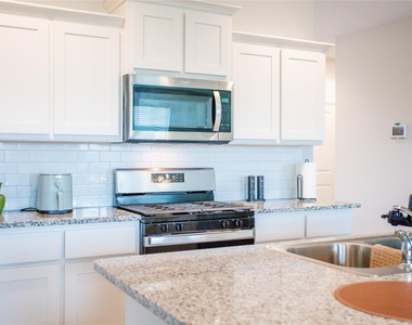 200 Lantana Trail - Photo Thumbnail 17