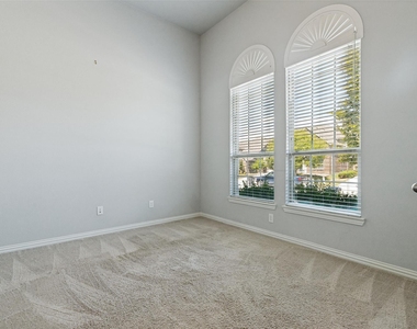 5425 Datewood Lane - Photo Thumbnail 8