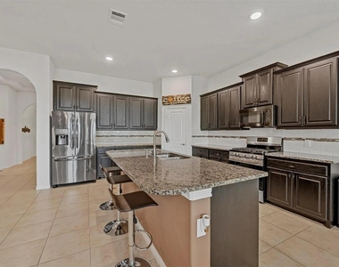 602 Brock Drive - Photo Thumbnail 12